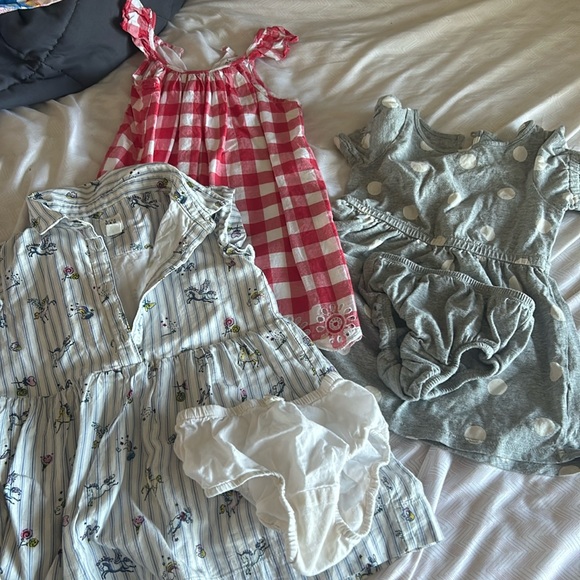 3 Baby Gap Girls Summer Dresses with Bloomers - 2T - Picture 1 of 4